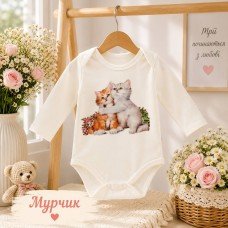 БОДІК CAT білого кольору з довгими рукавами.